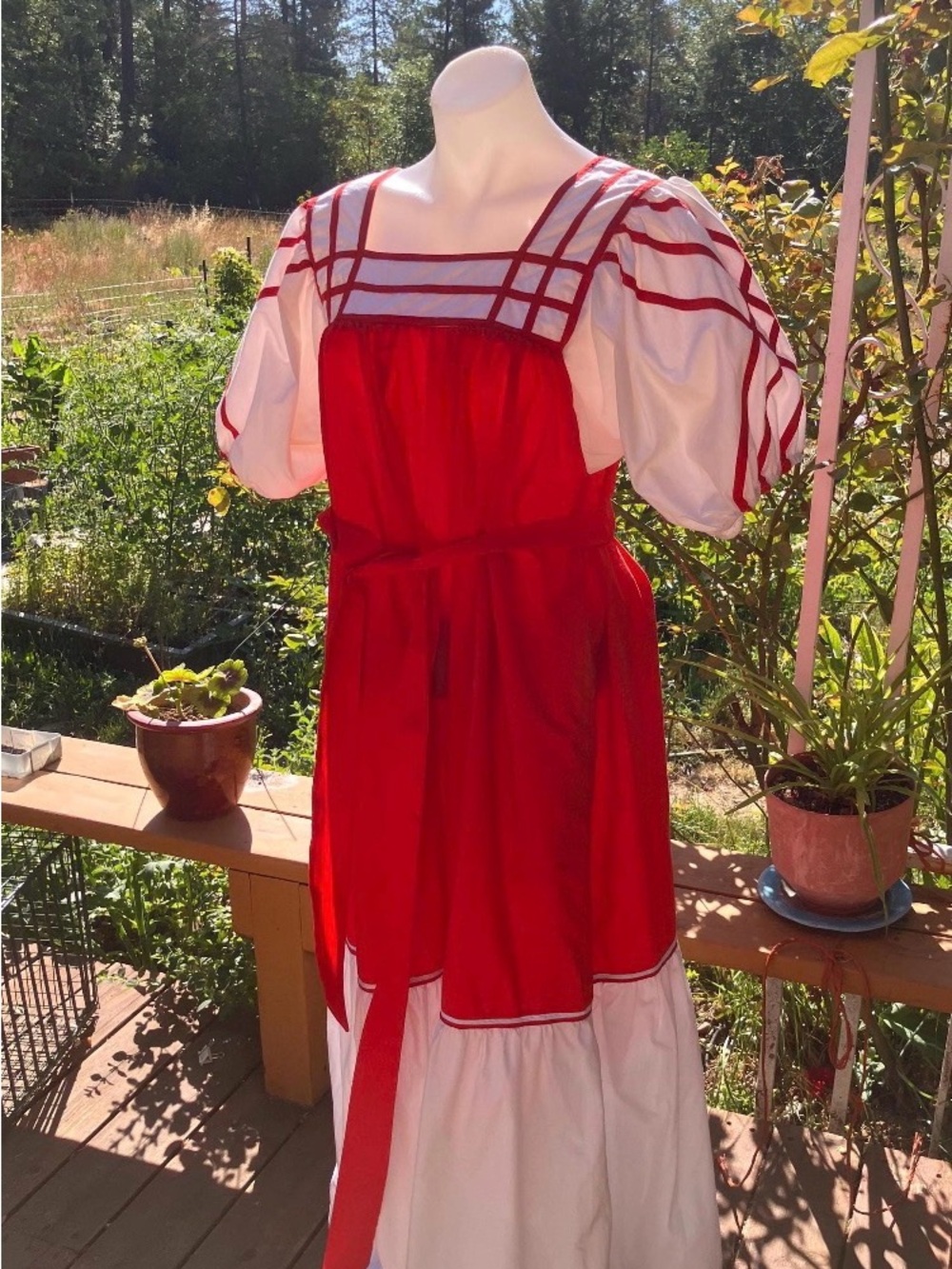 Joy of The Isles vintage prairie dress Oktoberfest Mumu 1960’s applique sleeve